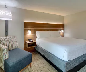 Photo 5 - Holiday Inn Express W-I40/Whitebridge Road by IHG