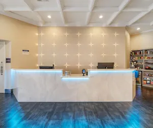 Photo 4 - Best Western Plus Palm Court Hotel