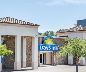 Photo 2 - Days Inn by Wyndham Charlottesville/University Area