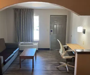 Photo 5 - Days Inn & Suites by Wyndham Opelousas