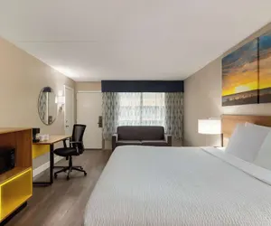 Photo 5 - Days Inn by Wyndham Myrtle Beach-Beach Front