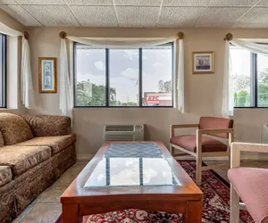 Photo 4 - Econo Lodge Dewitt I-90