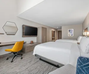 Photo 4 - Holiday Inn Express Hotel & Suites San Diego-Sorrento Valley by IHG
