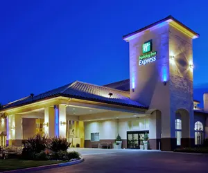 Photo 2 - Holiday Inn Express Madera - Yosemite Park Area by IHG