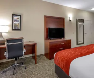 Photo 4 - Comfort Inn & Suites