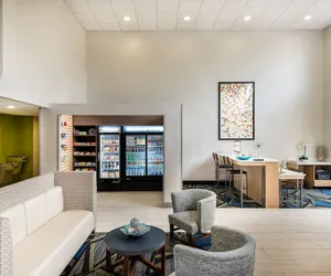 Photo 2 - Holiday Inn Express & Suites Charlotte Arpt-Belmont by IHG