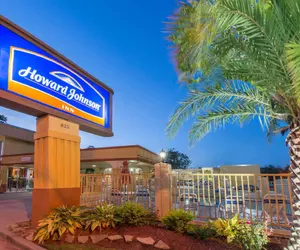 Photo 2 - Howard Johnson by Wyndham Historic Lake Charles