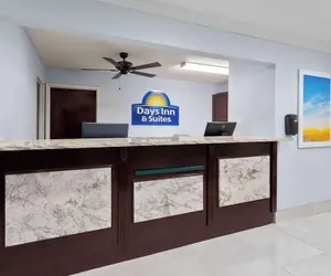 Photo 3 - Days Inn & Suites by Wyndham Siler City