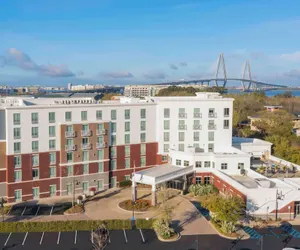 Photo 2 - Hilton Garden Inn Charleston / Mt. Pleasant