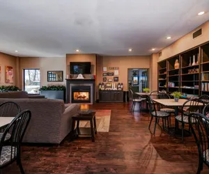 Photo 4 - Guest Inn & Suites - Midtown Medical Center