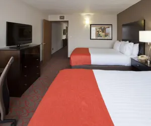 Photo 4 - Holiday Inn Express & Suites Bloomington - MPLS Arpt Area W, an IHG Hotel