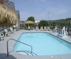 Photo 2 - Microtel Inn & Suites by Wyndham Pigeon Forge