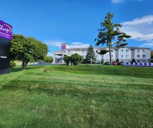 Photo 2 - Sleep Inn & Suites Bay View Acme - Travers City