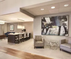 Photo 4 - Pace Hotel Addison