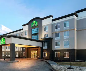 Photo 2 - La Quinta Inn & Suites by Wyndham Omaha Airport Downtown