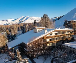 Photo 2 - Knob Hill Inn