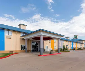 Photo 2 - Quality Inn & Suites Wichita Falls I-44