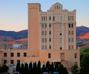 Photo 2 - Ashland Springs Hotel