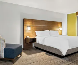 Photo 4 - Holiday Inn Express & Suites Marion by IHG