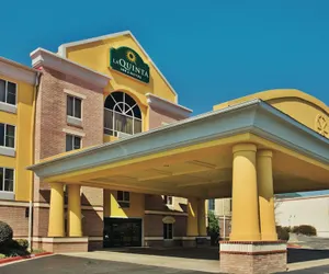 Photo 2 - La Quinta Inn & Suites by Wyndham Hot Springs