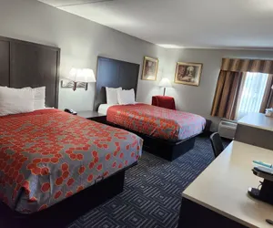 Photo 2 - Twin Cities Inn