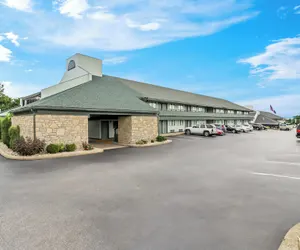 Photo 2 - HomeTowne Studios by Red Roof Florence, KY-Cincinnati Airport