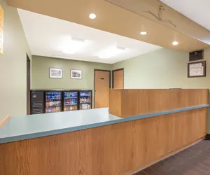 Photo 3 - Four Seasons Inn