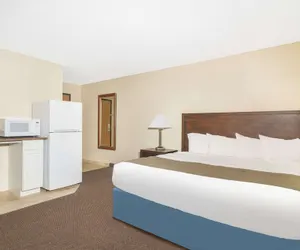 Photo 5 - Days Inn & Suites by Wyndham Baxter Brainerd Area