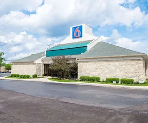 Photo 2 - Motel 6 Columbus, OH - OSU