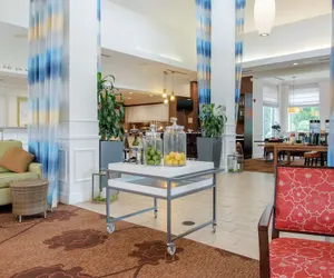 Photo 3 - Hilton Garden Inn Portland Airport