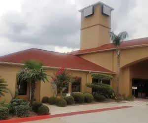 Photo 2 - Red Roof Inn & Suites Houston - Humble/IAH Airport