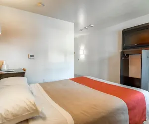 Photo 5 - Motel 6 Anaheim Maingate