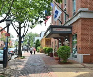 Photo 2 - Hampton Inn Alexandria-Old Town/King St. Metro