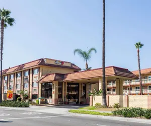 Photo 2 - Super 8 by Wyndham Anaheim/Disneyland Drive