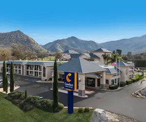 Photo 2 - Comfort Inn & Suites Sequoia/Kings Canyon