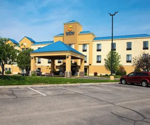 Photo 2 - Comfort Inn & Suites