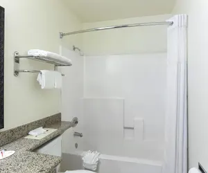 Photo 5 - Super 8 by Wyndham San Diego Hotel Circle