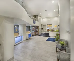Photo 4 - Holiday Inn Express and Suites Atlanta Downtown by IHG