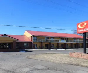 Photo 2 - Econo Lodge Cadillac