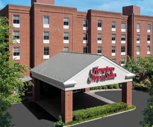 Photo 2 - Hampton Inn & Suites Charlottesville-At the University