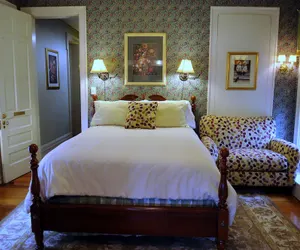 Photo 4 - Oliver Inn Bed and Breakfast