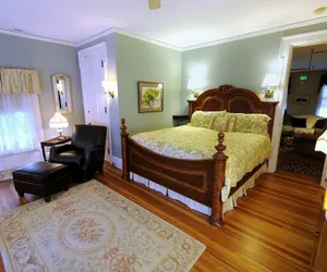 Photo 5 - Oliver Inn Bed and Breakfast