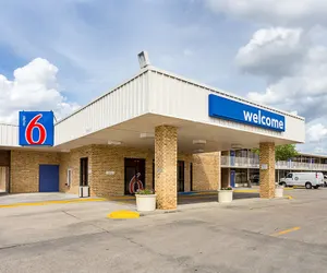 Photo 2 - Motel 6 Baton Rouge, LA - Southeast