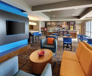 Photo 3 - Courtyard by Marriott Grand Rapids Airport