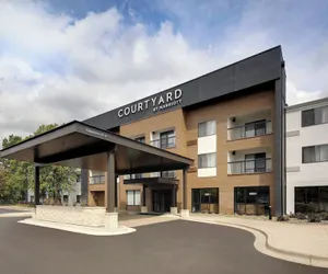 Photo 2 - Courtyard by Marriott Grand Rapids Airport