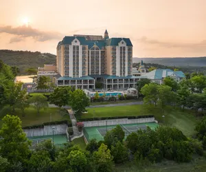Photo 2 - Chateau On The Lake Resort Spa and Convention Center