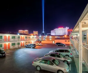 Photo 2 - Motel 6 Las Vegas, NV - Tropicana