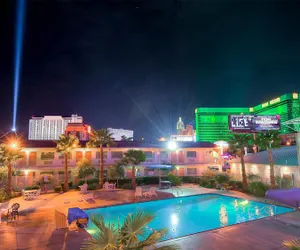Photo 2 - Studio 6 Suites Las Vegas, NV – Tropicana