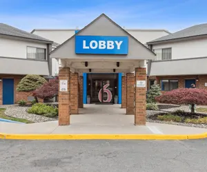 Photo 2 - Motel 6 Piscataway, NJ