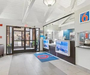 Photo 3 - Motel 6 Piscataway, NJ
